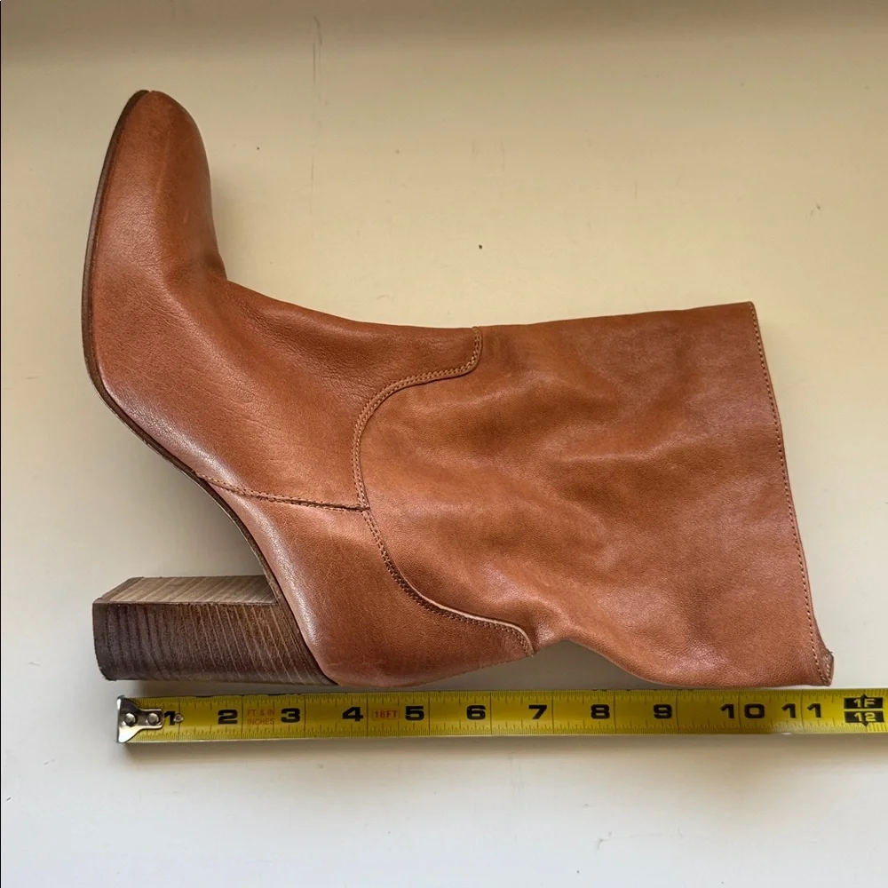 Vero Cuoio Tan Leather Heeled Booties